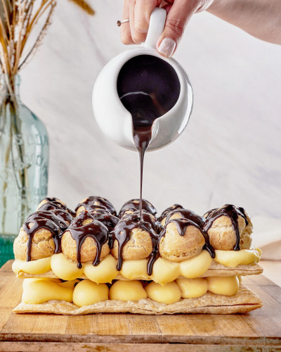 Milhojas con pastelera y dulce de leche
