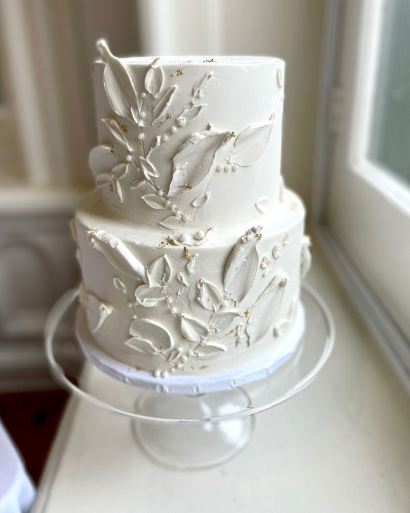 torta de casamiento blanca con detalles dorados torta de casamiento blanca con detalles dorados