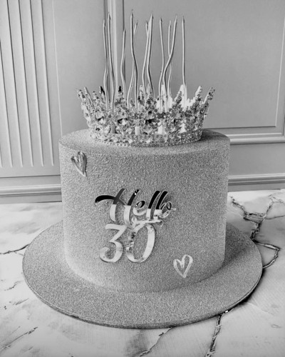 Torta con corona y glitter