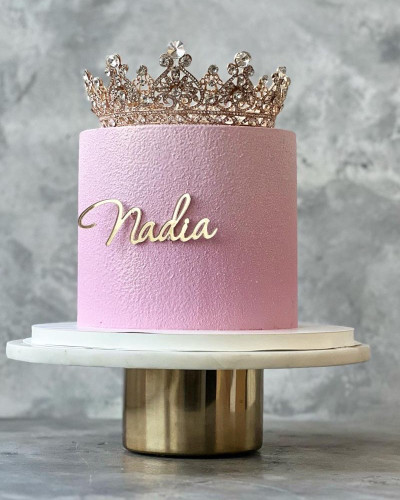 Torta con corona y glitter Torta con corona y glitter