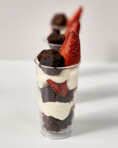 Vasito de bariloche y frutillas - Shot frutilla y crema
