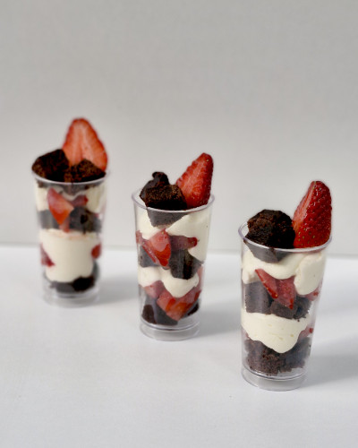 Vasito de bariloche y frutillas - Shot frutilla y crema Vasito de bariloche y frutillas - Shot frutilla y crema